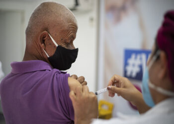 Dose bivalente: pessoas com 60+ começam a ser vacinadas com o reforço contra a Covid