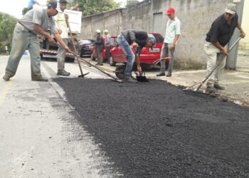 Prefeitura de Cotia executa serviços de manutenção viária e zeladoria