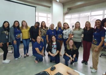 Colaboradores do Centro Administrativo de Cotia concluem Curso Básico de LIBRAS