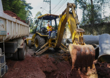 Prefeitura realiza obras de drenagem na Estrada Marselha