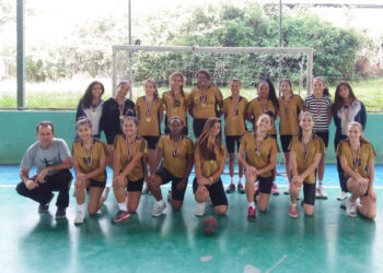 Handebol feminino de escola de Cotia passa à próxima fase dos Jogos Escolares do Estado