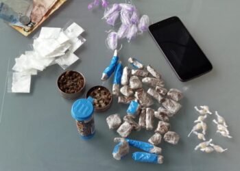 GCM prende dois acusados de tráfico no bairro Rio Cotia