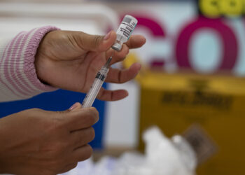 Dose bivalente: Cotia amplia aplicação do reforço contra a Covid para pessoas com 18+