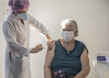 Para ampliar cobertura vacinal, Cotia abrirá sete UBSs no sábado (6/05)