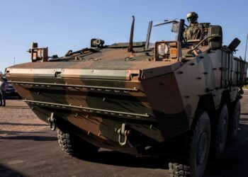 Viatura blindada do Exército Brasileiro é batizada com o nome de Cotia