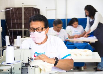 Cotia tem inscrições abertas para curso gratuito de Corte e Costura