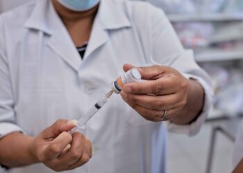 Apenas 39,6% da população de Cotia tomaram a dose bivalente contra a Covid-19