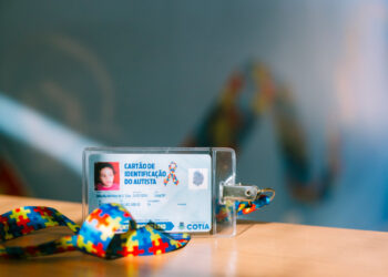 Mais de 600 pessoas autistas já foram cadastradas e receberam a carteira de identificação