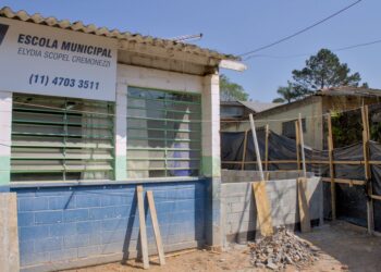E.M Elydia Scopel Cremonezzi está sendo reformada e vai ganhar quadra coberta
