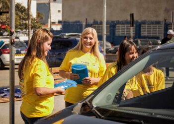 Blitz educativa completa seis anos em Cotia levando conscientização para motoristas