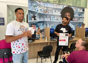 Por meio da Campanha Fique Sabendo, Cotia distribui kits educativos e testes rápidos de Sífilis e HIV