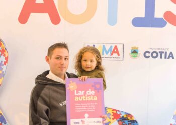 Documento de identificação do autista é direito da pessoa com TEA e Cotia já entregou 874