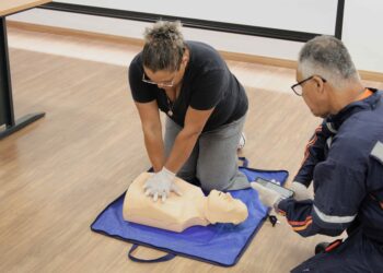 Colaboradores da Educação recebem treinamento em primeiros-socorros
