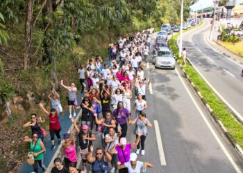 Mulheres caminharam ‘Por Todas as Vidas’ em Cotia
