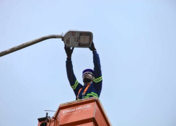 ‘Ilumina Cotia’: Mais de 400 pontos de iluminação pública de LED são implantados em Caucaia