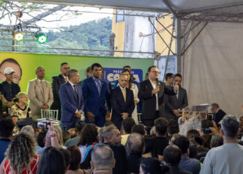 Nova gestão de Cotia toma posse em evento na Praça da Matriz