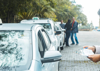 Março é mês de renovação dos alvarás dos taxistas de Cotia