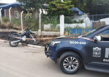 GCM de Cotia recupera moto roubada e prende dois suspeitos