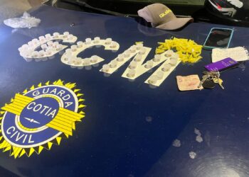 GCM de Cotia apreende 115 frascos de droga e prende suspeito de tráfico