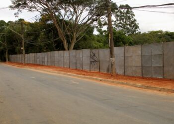 Prefeitura de Cotia conclui o fechamento do entorno da lagoa do Viveiro Municipal