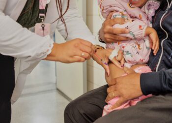 Cotia inicia vacinação contra a gripe em todas as UBSs para crianças, gestantes e 60+