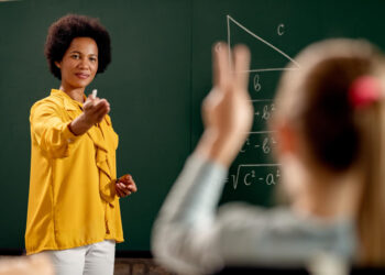 Prefeitura anuncia início de pagamento de progressões e promoções do magistério