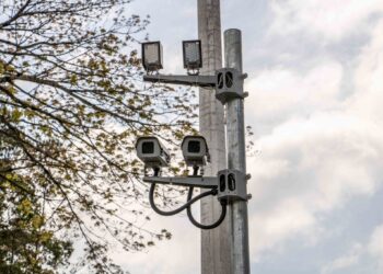 Motoristas devem ficar atentos a interdições viárias para aferição de radares