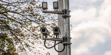 Motoristas devem ficar atentos a interdições viárias para aferição de radares