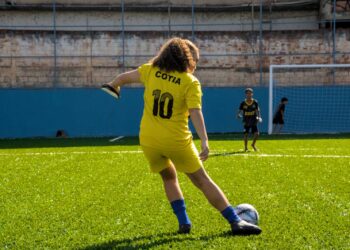 Região do Estela Mari ganhou uma arena de futebol com grama sintética