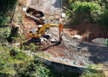 Iniciada a reconstrução do trecho da rua Íris danificado pela chuva