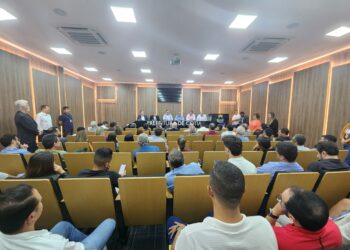 Grupo de empresários de Cotia é recebido na Prefeitura