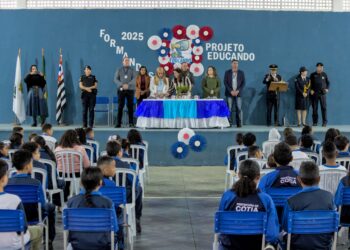 Cerca de 600 alunos se formaram em projeto de enfrentamento às drogas