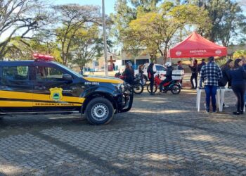 Mais de 100 motociclistas foram abordados em ação educativa em Cotia