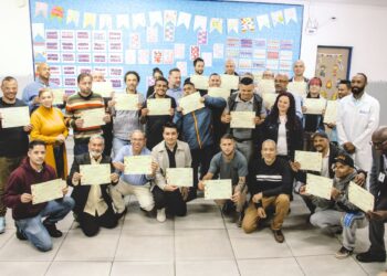 Alunos do curso de Eletricista Instalador Residencial recebem certificados