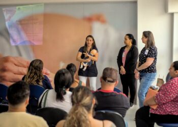 Agosto Dourado: Clínica da Mulher recebe palestra sobre aleitamento materno
