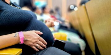 Programa Mãe Cotiana segue promovendo saúde e entregando enxoval do bebê para participantes