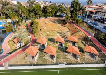 Com grande festa para os moradores, Prefeitura reabre o Complexo Esportivo Arakan