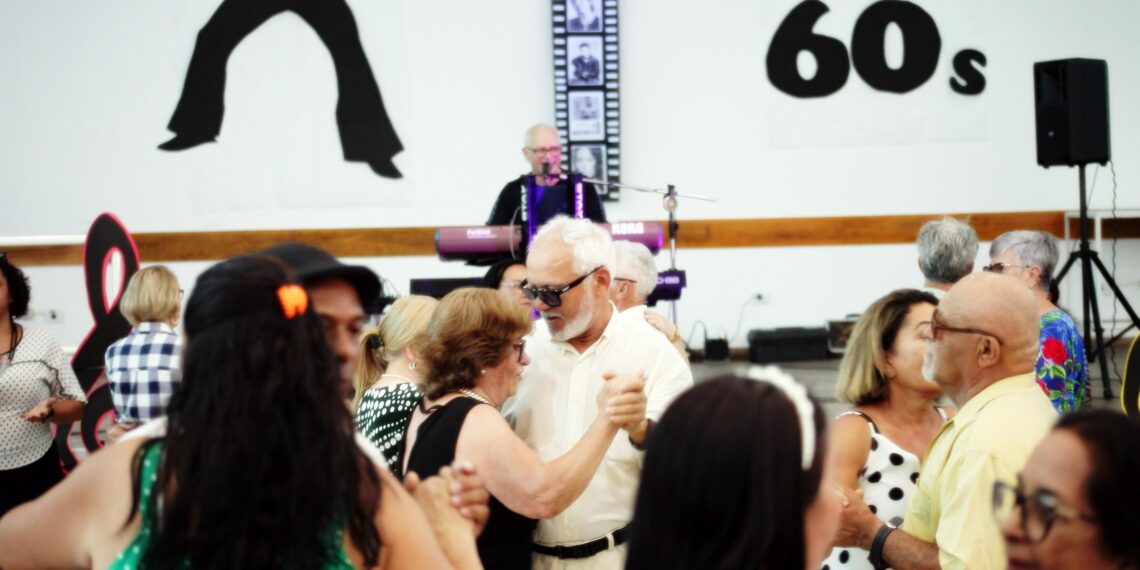 Sexta-feira (24/10) é dia de ‘Baile 60+ Anos 60’ em Cotia