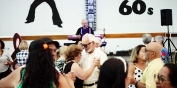 Sexta-feira (24/10) é dia de ‘Baile 60+ Anos 60’ em Cotia