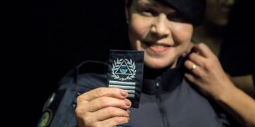 Guardas Civis Municipais de Cotia recebem novas insígnias de promoção