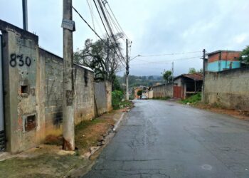 Interdição viária chega a um novo trecho da rua Adriano P. de Oliveira por conta de obras
