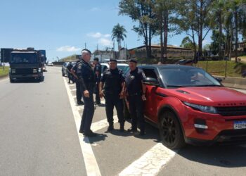 Smart Cotia recupera carro roubado há dois anos e prende motorista