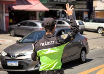 Motoristas de Cotia podem ter até 40% de desconto em multas de trânsito