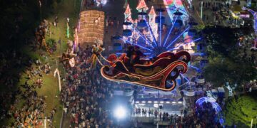 Mais de 6 mil pessoas se emocionam com espetáculo de Natal