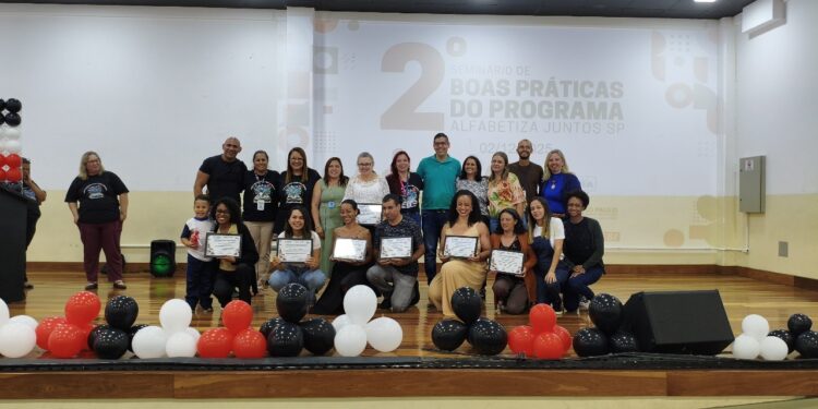 Cotia destaca suas boas práticas no 2º Seminário do Programa Alfabetiza Juntos
