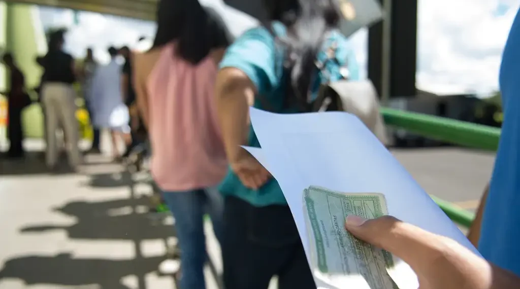 Justiça Eleitoral e Prefeitura realizam ação de cidadania no bairro Samambaia