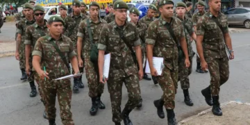 Jovens que nasceram em 2008 devem fazer o alistamento militar