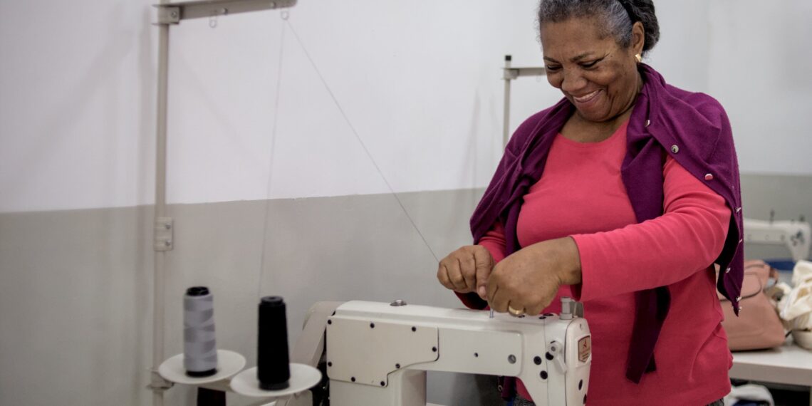 Desenvolvimento Social e Periferias abre inscrições para cursos de Corte e Costura e Massagem Relaxante