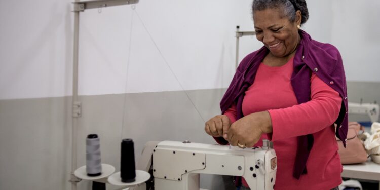 Desenvolvimento Social e Periferias abre inscrições para cursos de Corte e Costura e Massagem Relaxante