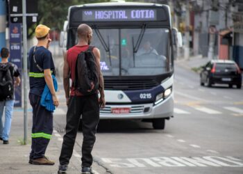 Prefeitura de Cotia mantém tarifa de ônibus congelada